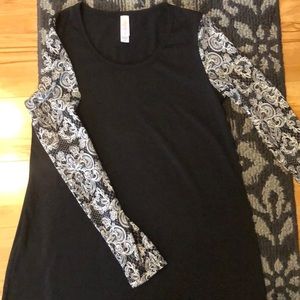 Lularoe Lynnae Shirt size XXS